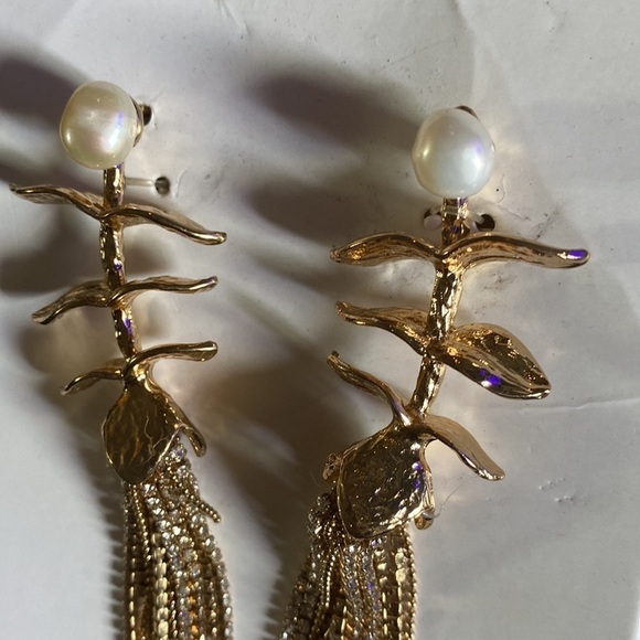 NEW ZARA REAL PEARLS ,GOLD PETALS, W/CRYSTAL TASSELS POST DROP EARRINGS STUNNING - Picture 4 of 5